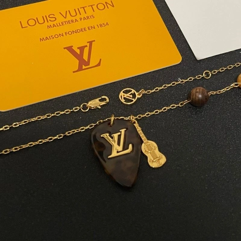 Louis Vuitton Necklaces DailyWear 249393