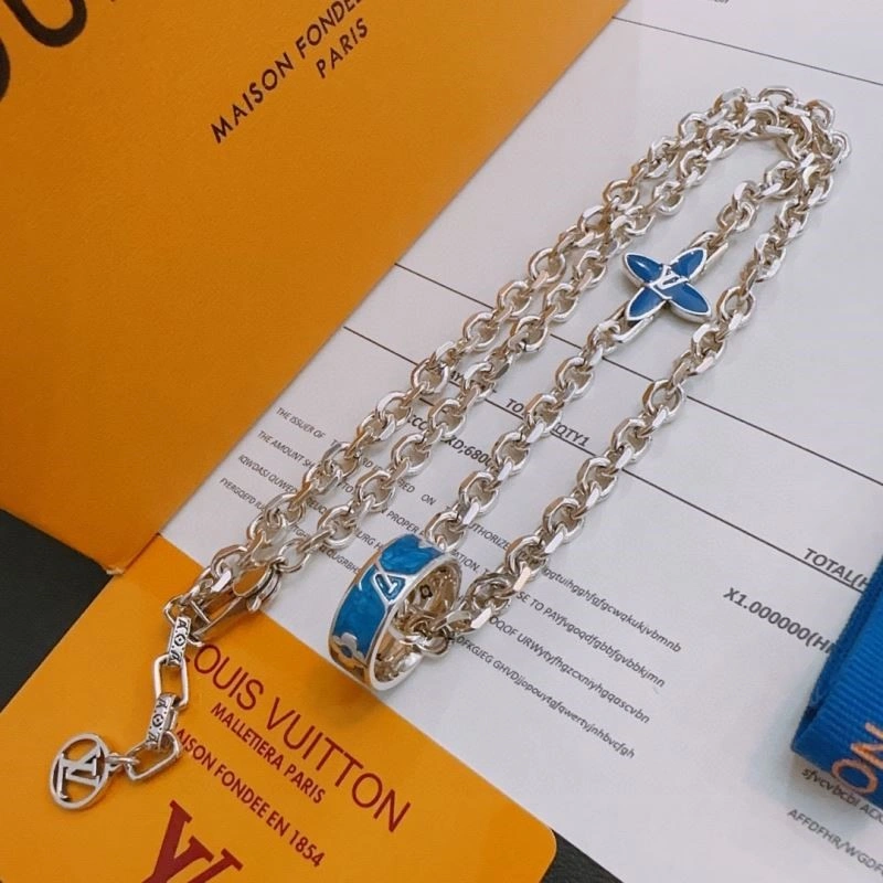 Trendsetting Louis Vuitton Necklaces 249390