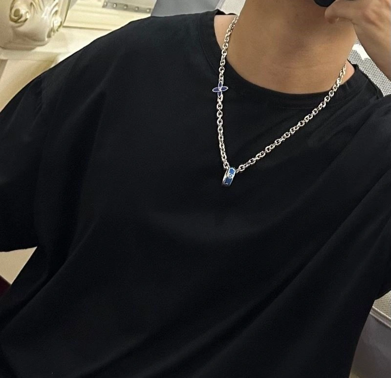 Trendsetting Louis Vuitton Necklaces 249390