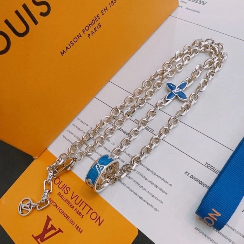 Trendsetting Louis Vuitton Necklaces 249390
