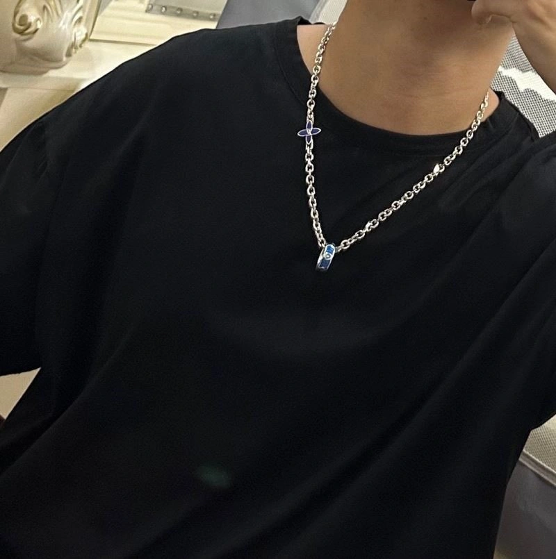 Trendsetting Louis Vuitton Necklaces 249390