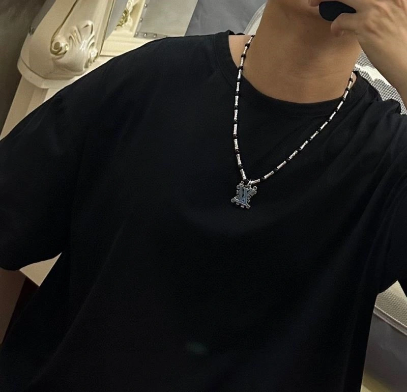 Louis Vuitton Necklaces Fashionable 249387