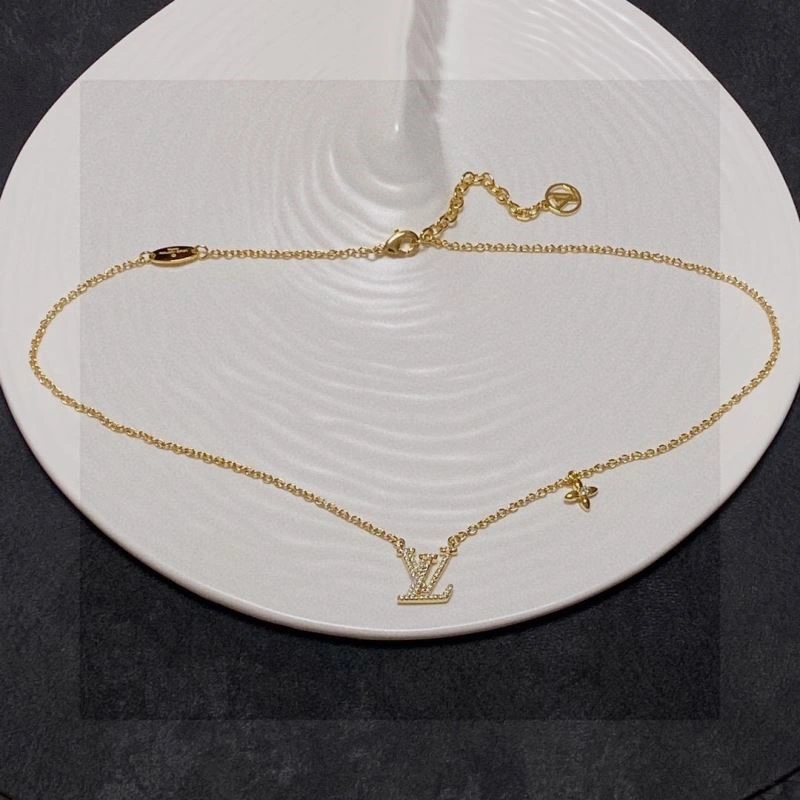 HighPerformance Louis Vuitton Necklaces 249384