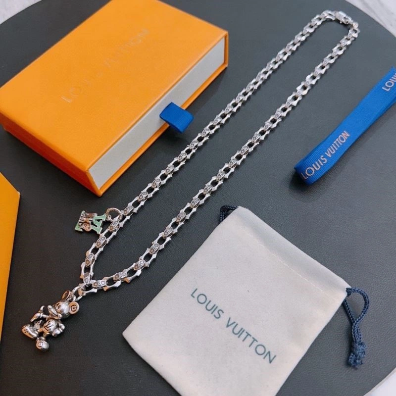 WaterResistant Louis Vuitton Necklaces 249378