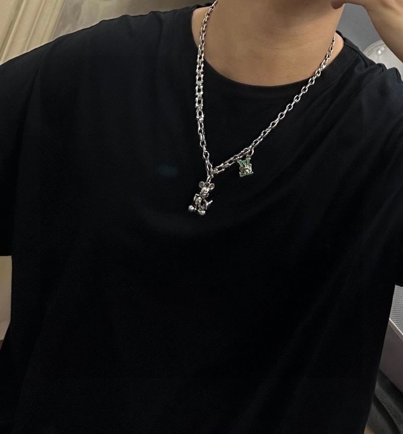 WaterResistant Louis Vuitton Necklaces 249378