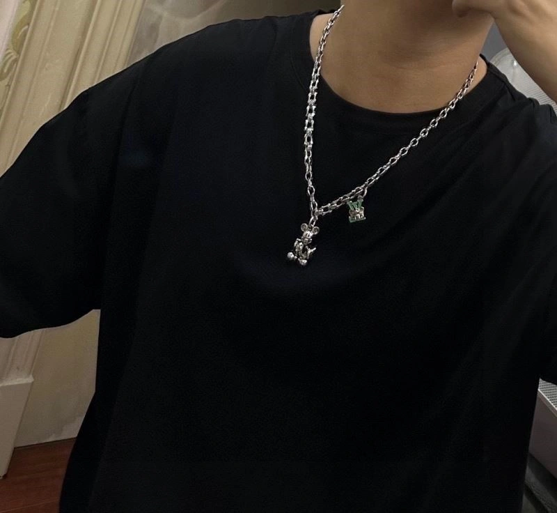 WaterResistant Louis Vuitton Necklaces 249378