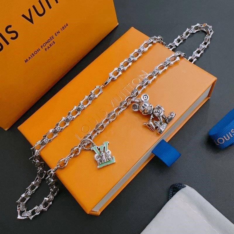 WaterResistant Louis Vuitton Necklaces 249378