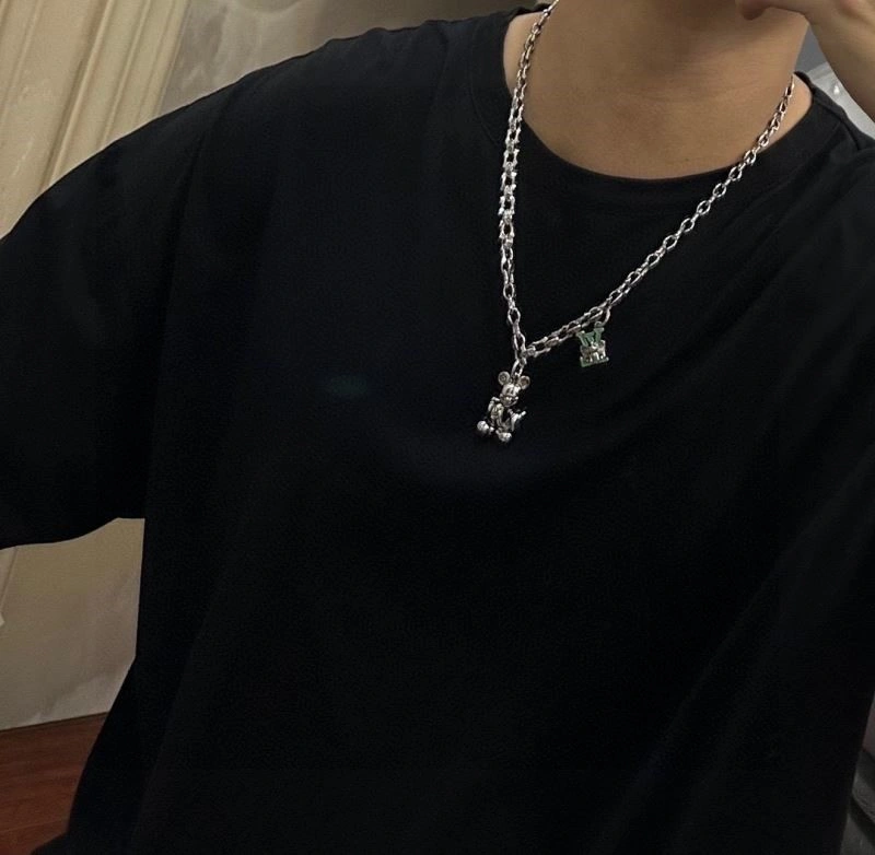 WaterResistant Louis Vuitton Necklaces 249378