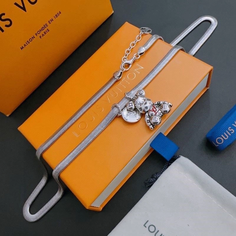 Louis Vuitton Necklaces AllSeason 249379