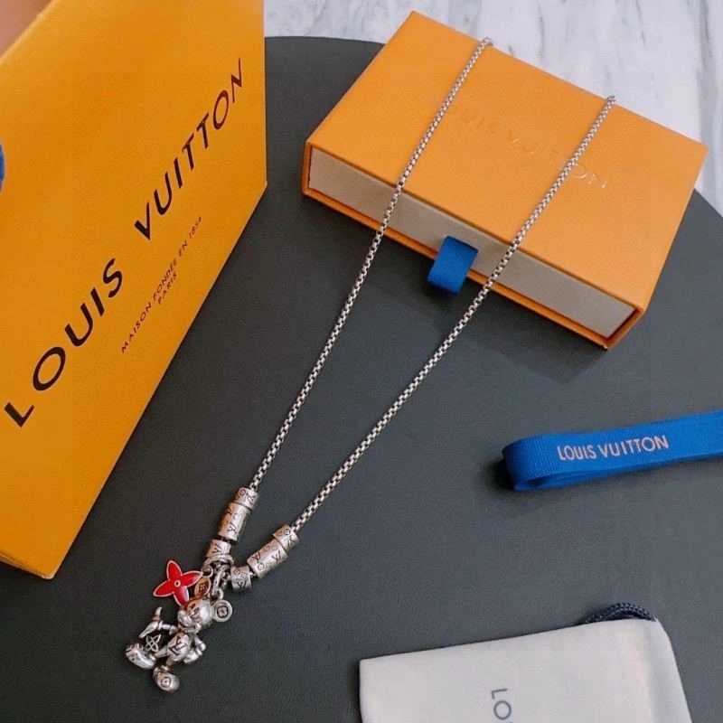 Versatile Louis Vuitton Necklaces 249372