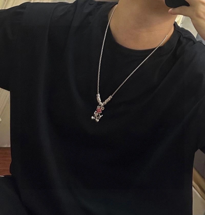 Versatile Louis Vuitton Necklaces 249372