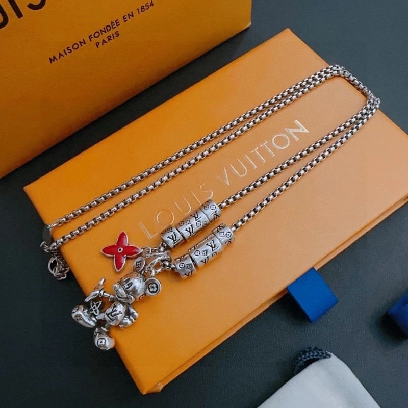 Versatile Louis Vuitton Necklaces 249372