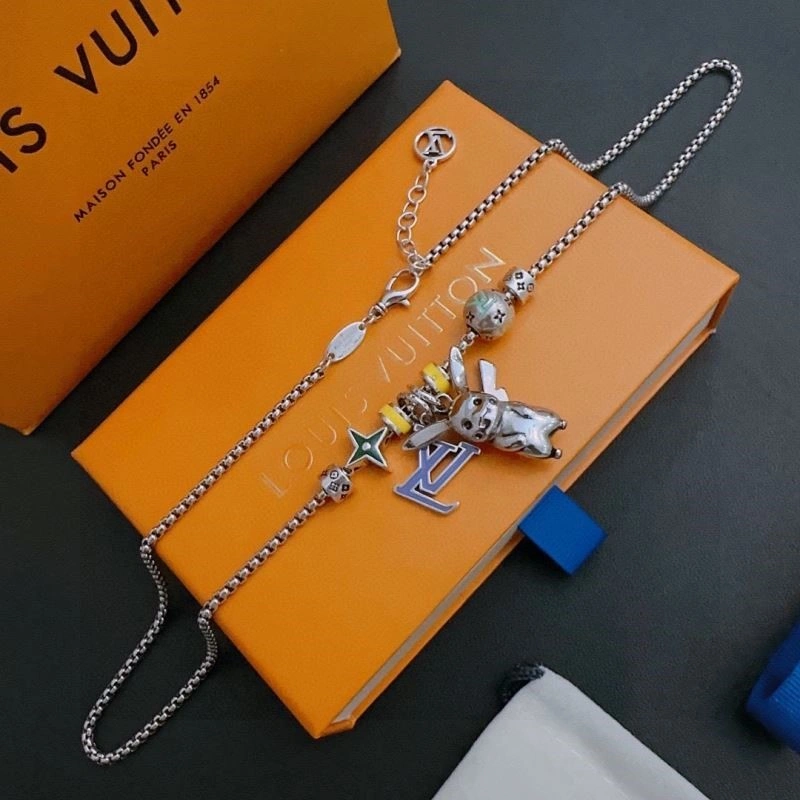 Comfortable Louis Vuitton Necklaces 249381