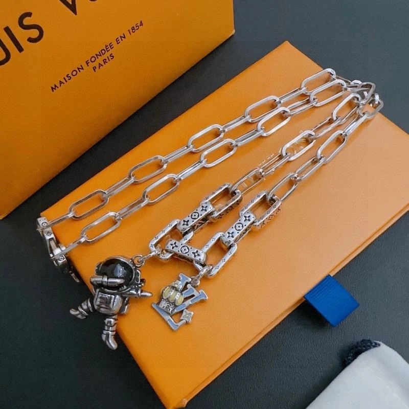 Louis Vuitton Necklaces Neat 249355