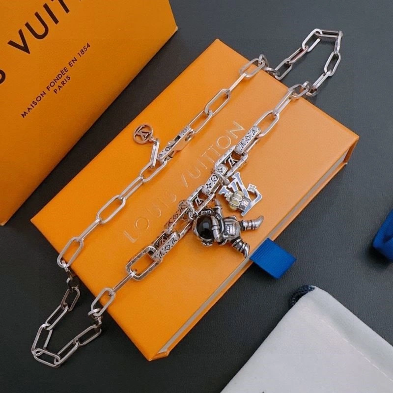 Louis Vuitton Necklaces Neat 249355