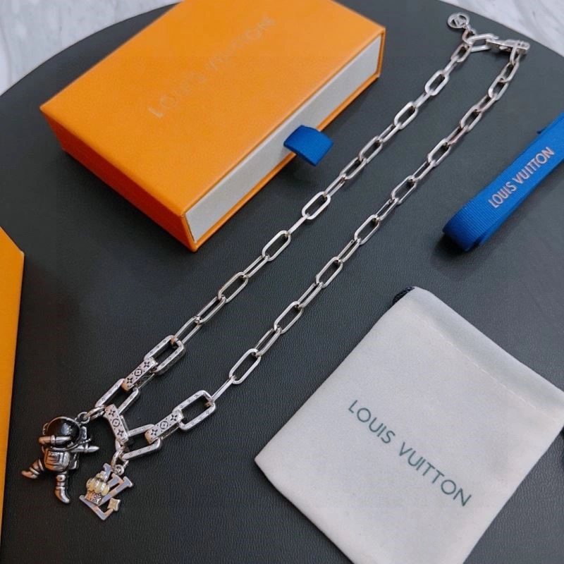 Louis Vuitton Necklaces Neat 249355