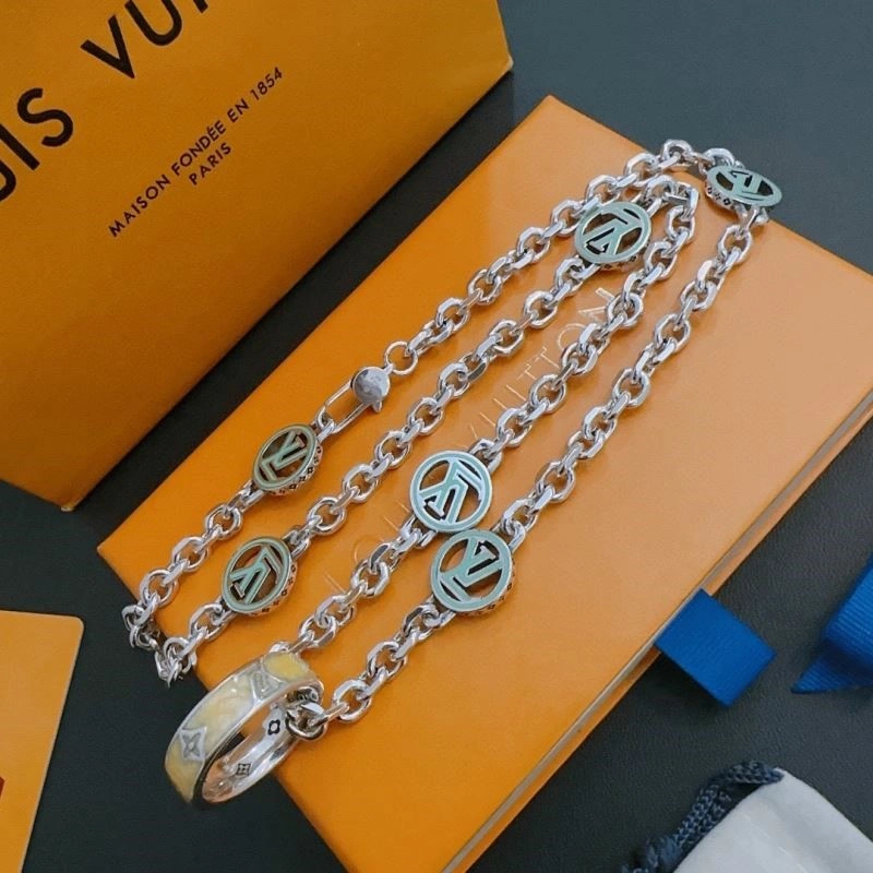 Casual Louis Vuitton Necklaces 249371