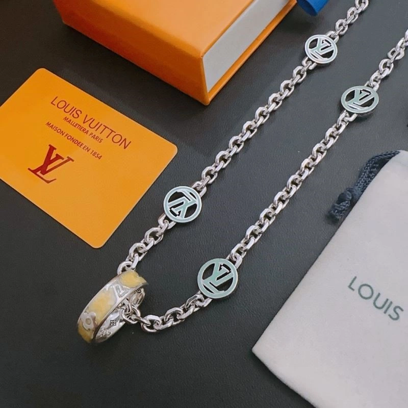 Casual Louis Vuitton Necklaces 249371