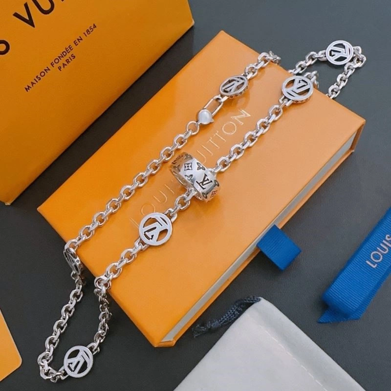 Louis Vuitton Necklaces Seasonal 249361