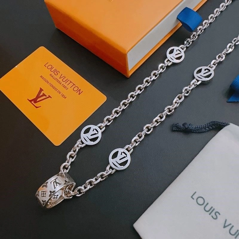 Louis Vuitton Necklaces Seasonal 249361