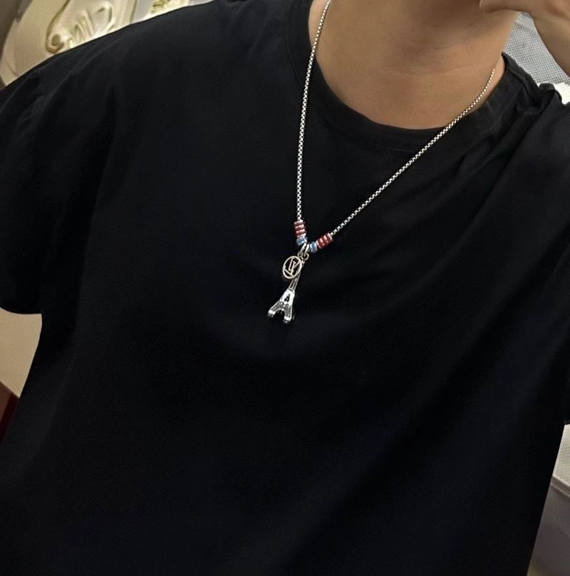 Bright Louis Vuitton Necklaces 249360