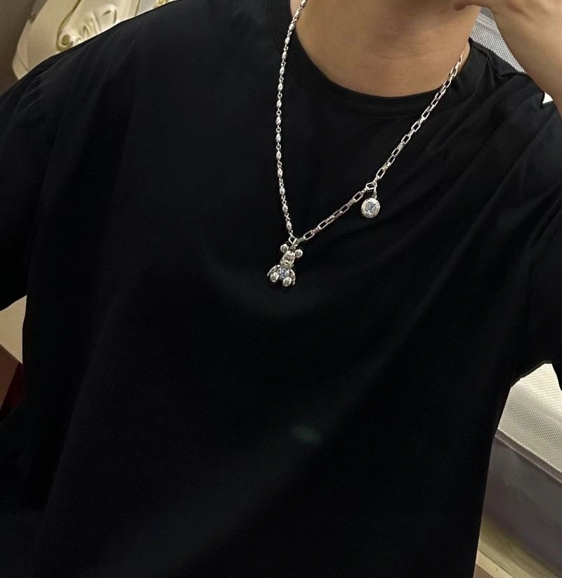 Louis Vuitton Necklaces Sleek 249359