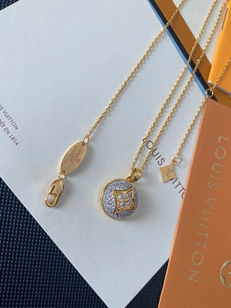 Attractive Louis Vuitton Necklaces 249354