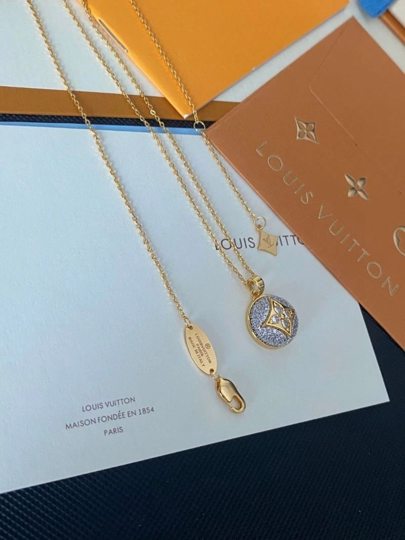 Attractive Louis Vuitton Necklaces 249354