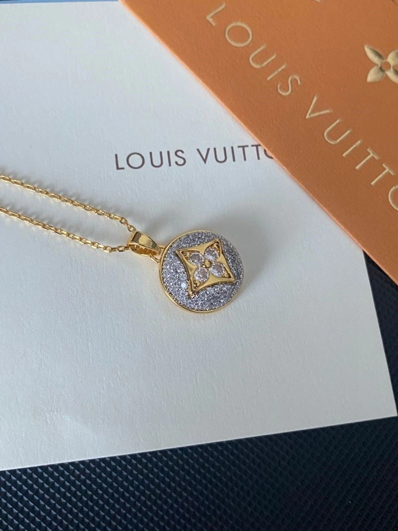 Attractive Louis Vuitton Necklaces 249354