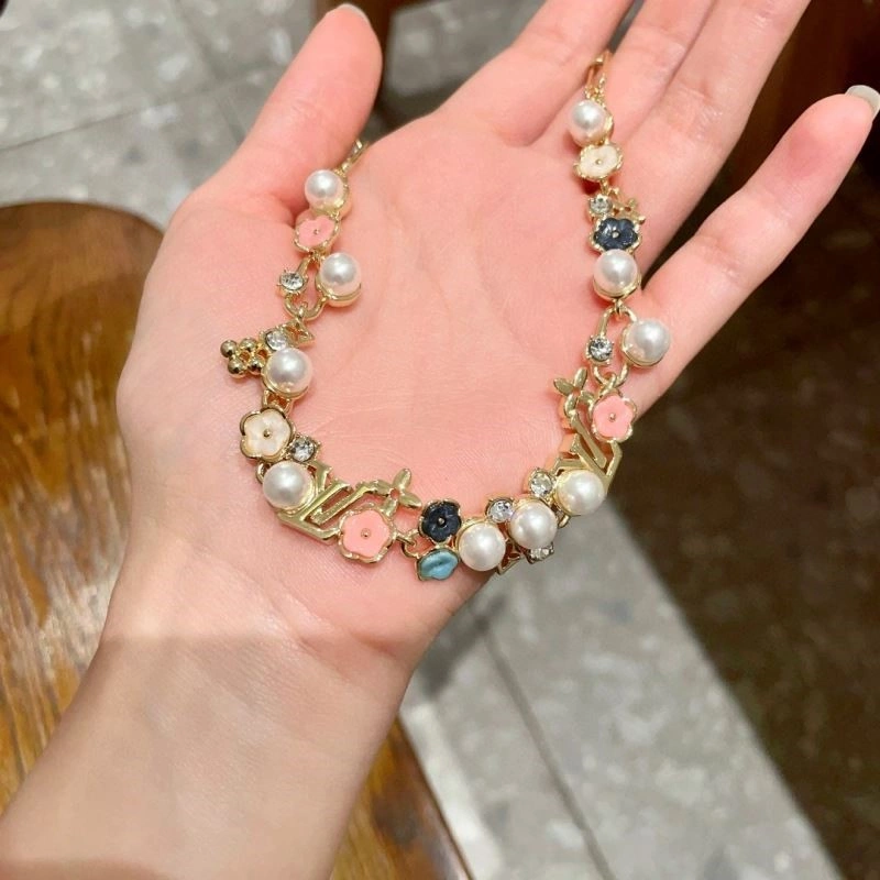 Breathable Louis Vuitton Necklaces 249367