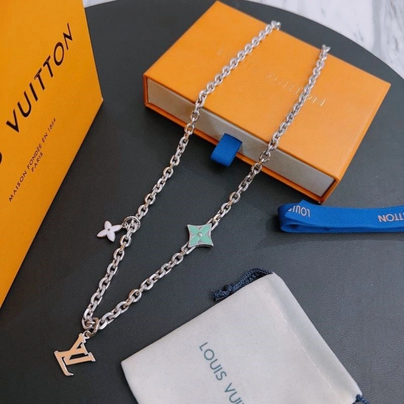 Elegant Louis Vuitton Necklaces 249376