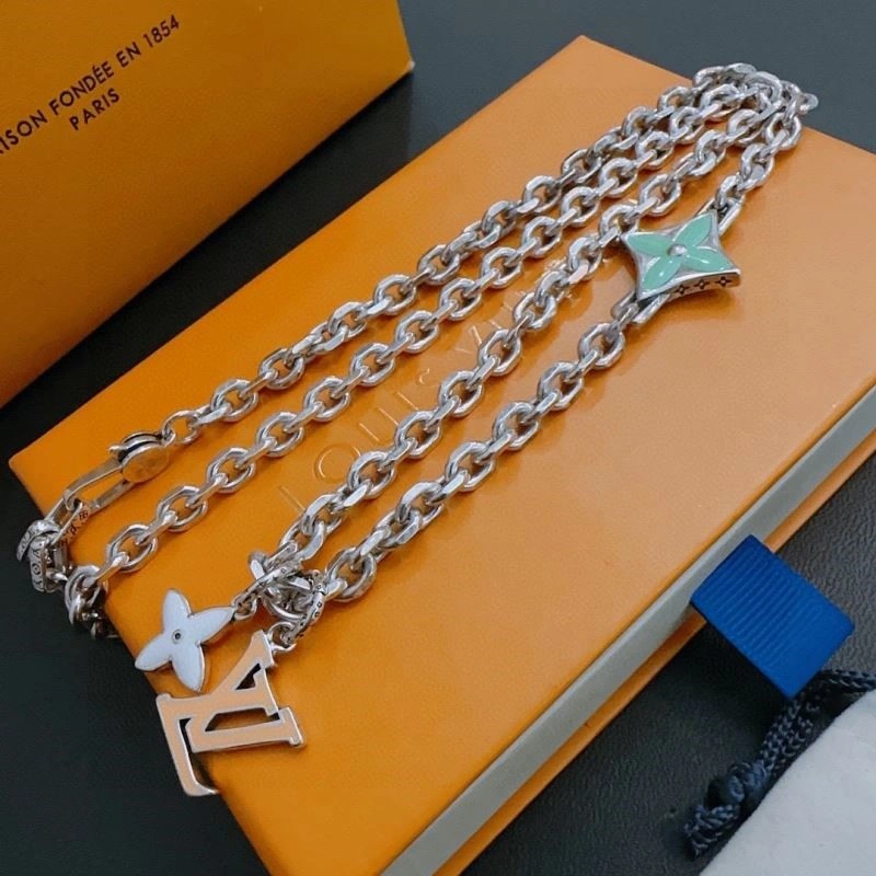 Elegant Louis Vuitton Necklaces 249376