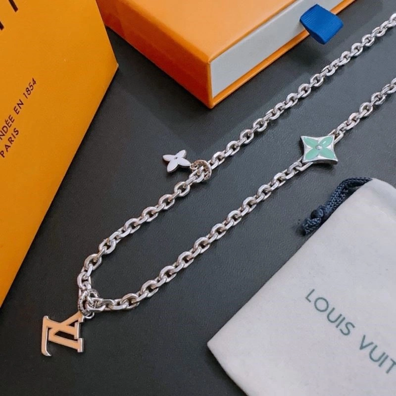 Elegant Louis Vuitton Necklaces 249376