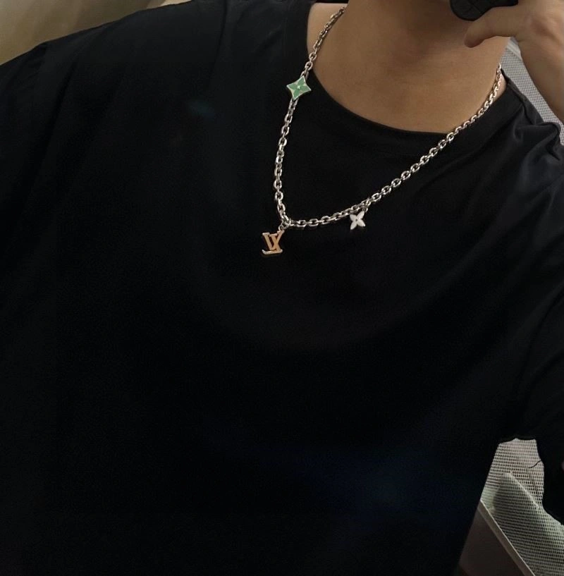 Elegant Louis Vuitton Necklaces 249376