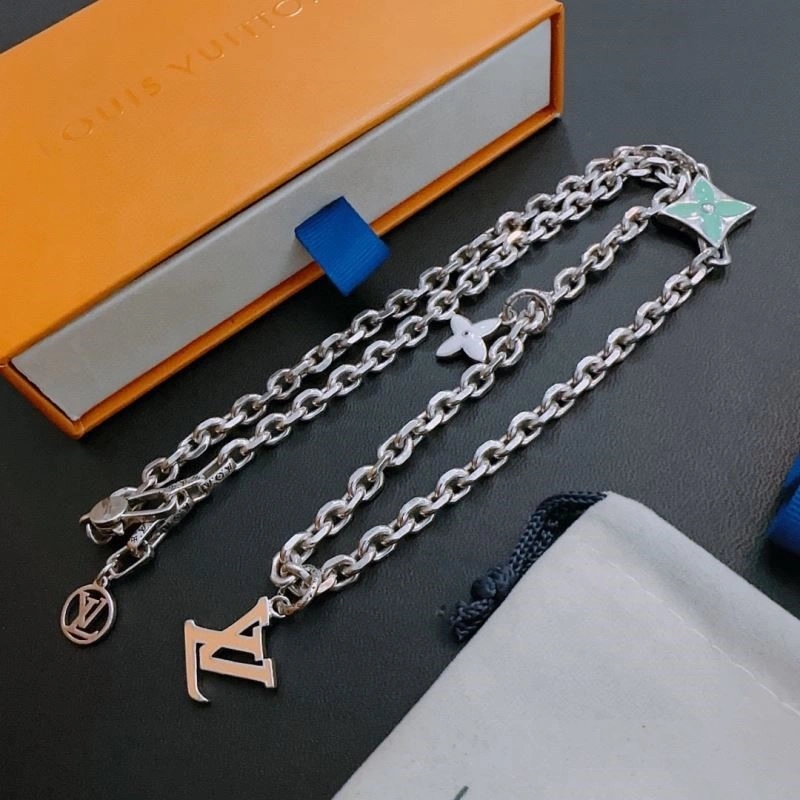 Elegant Louis Vuitton Necklaces 249376