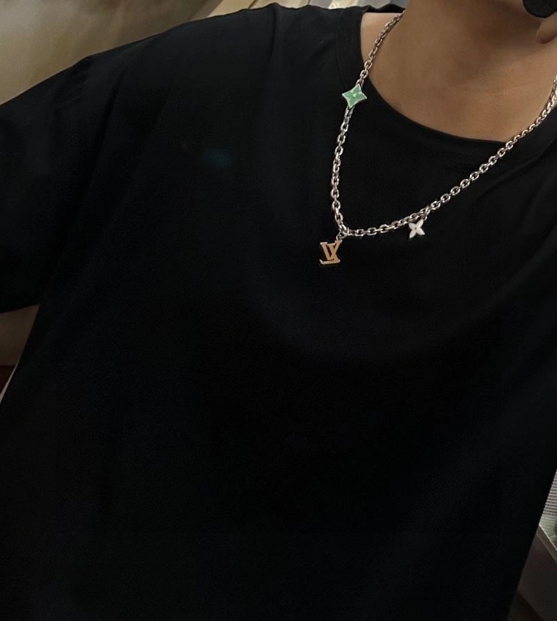 Elegant Louis Vuitton Necklaces 249376