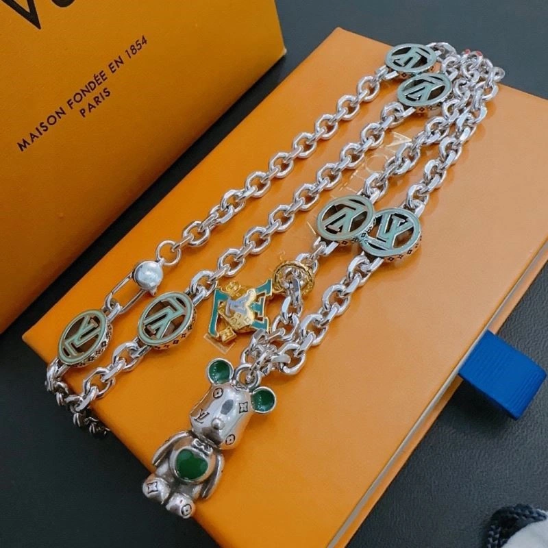 Versatile Louis Vuitton Necklaces 249351
