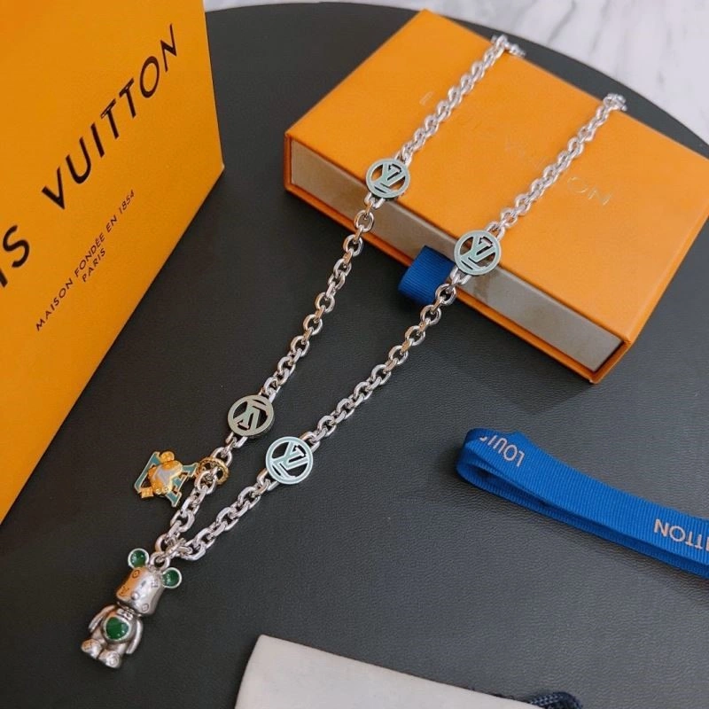 Versatile Louis Vuitton Necklaces 249351