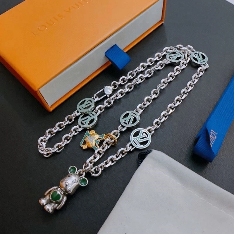 Versatile Louis Vuitton Necklaces 249351