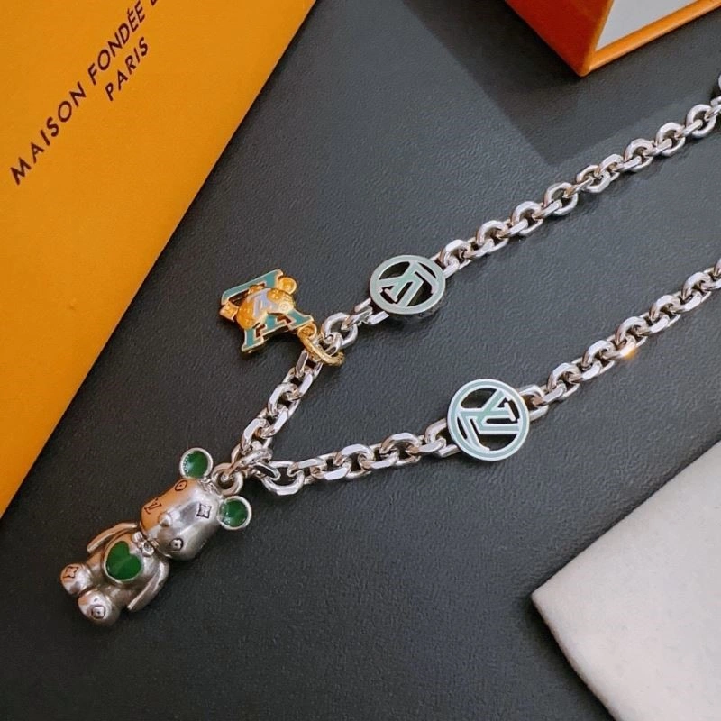 Versatile Louis Vuitton Necklaces 249351