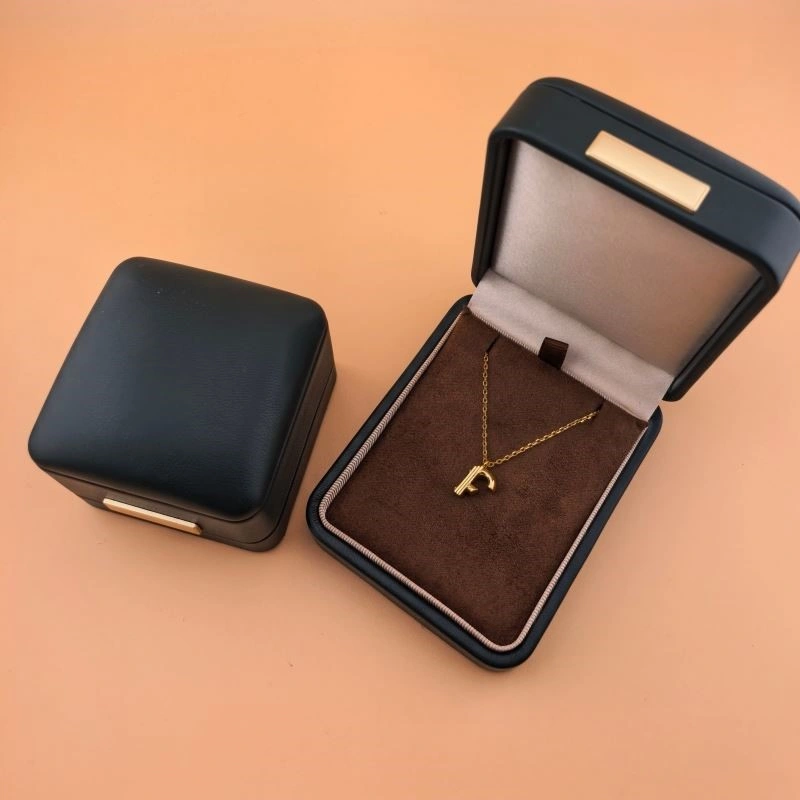Louis Vuitton Necklaces OnTrend 249343