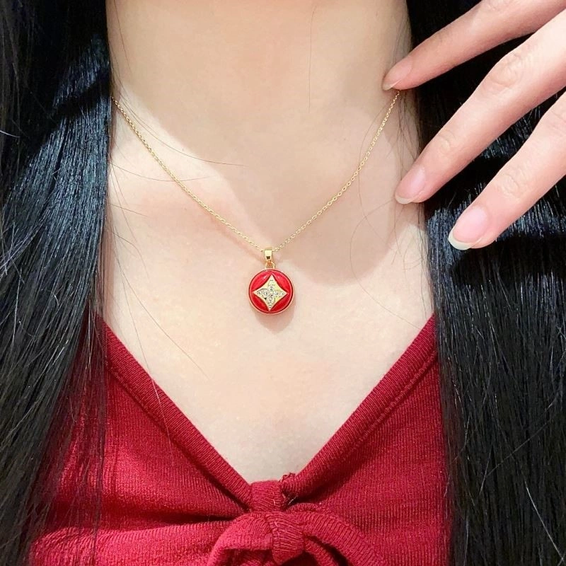 Sleek Louis Vuitton Necklaces 249318