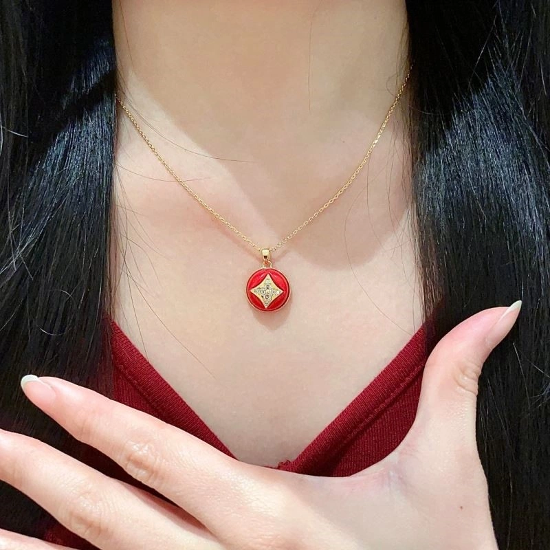Sleek Louis Vuitton Necklaces 249318