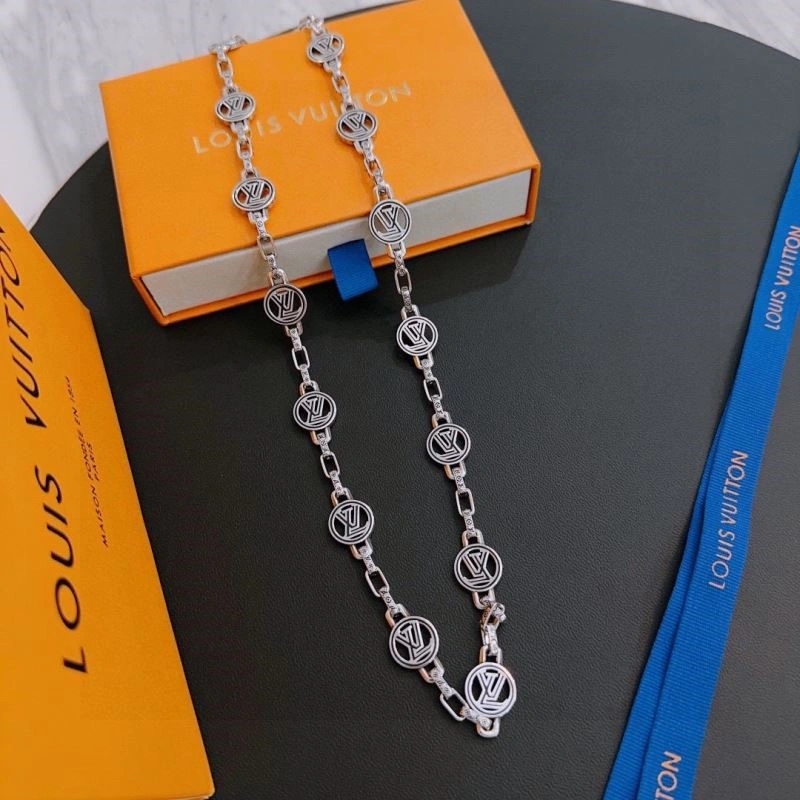 Louis Vuitton Necklaces Practical 249311