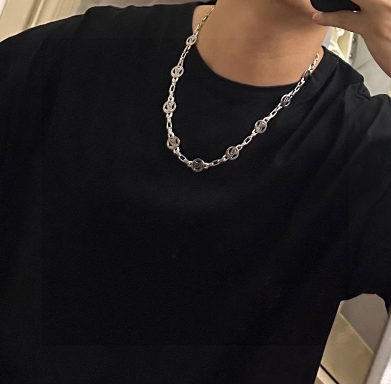 Louis Vuitton Necklaces Practical 249311