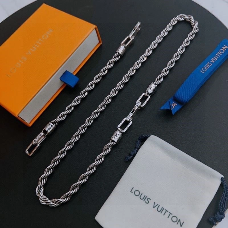 ModernLook Louis Vuitton Necklaces 249339