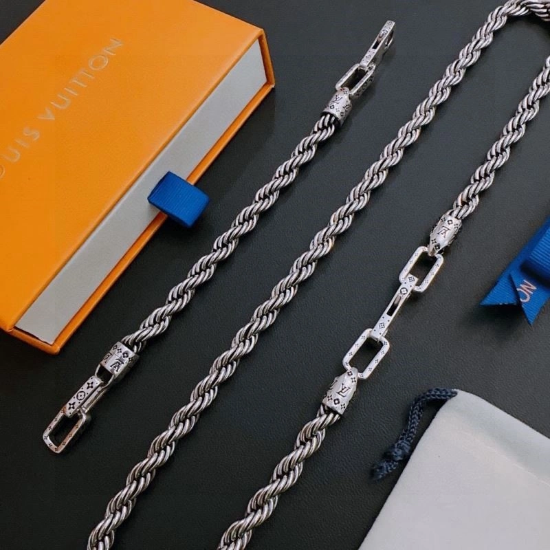 ModernLook Louis Vuitton Necklaces 249339