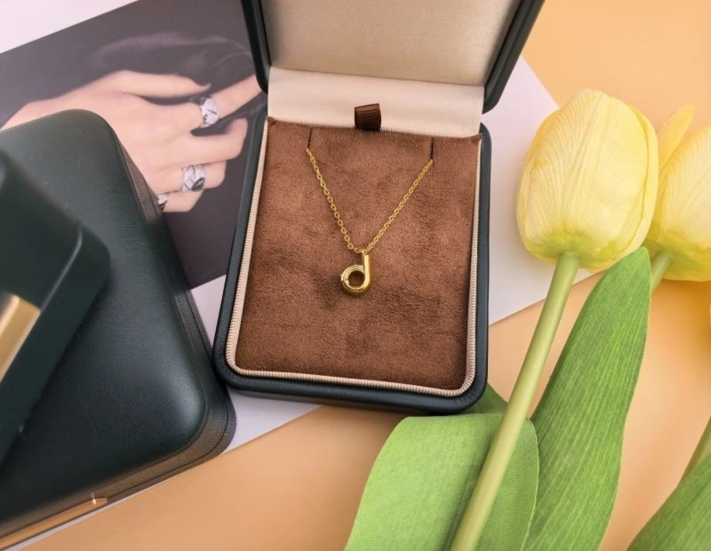 Trendsetting Louis Vuitton Necklaces 249327
