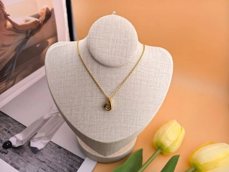 Trendsetting Louis Vuitton Necklaces 249327