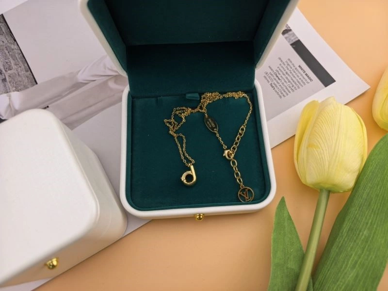 Trendsetting Louis Vuitton Necklaces 249327
